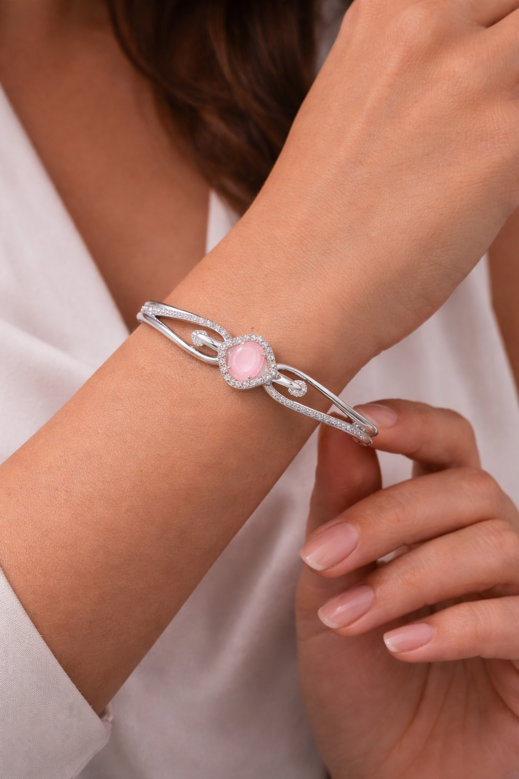 Single Stone Ovel Shaped Bracelet