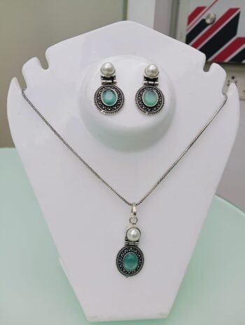 Finest Kundan Set
