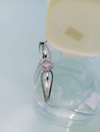 Single Stone Ovel Shaped Bracelet